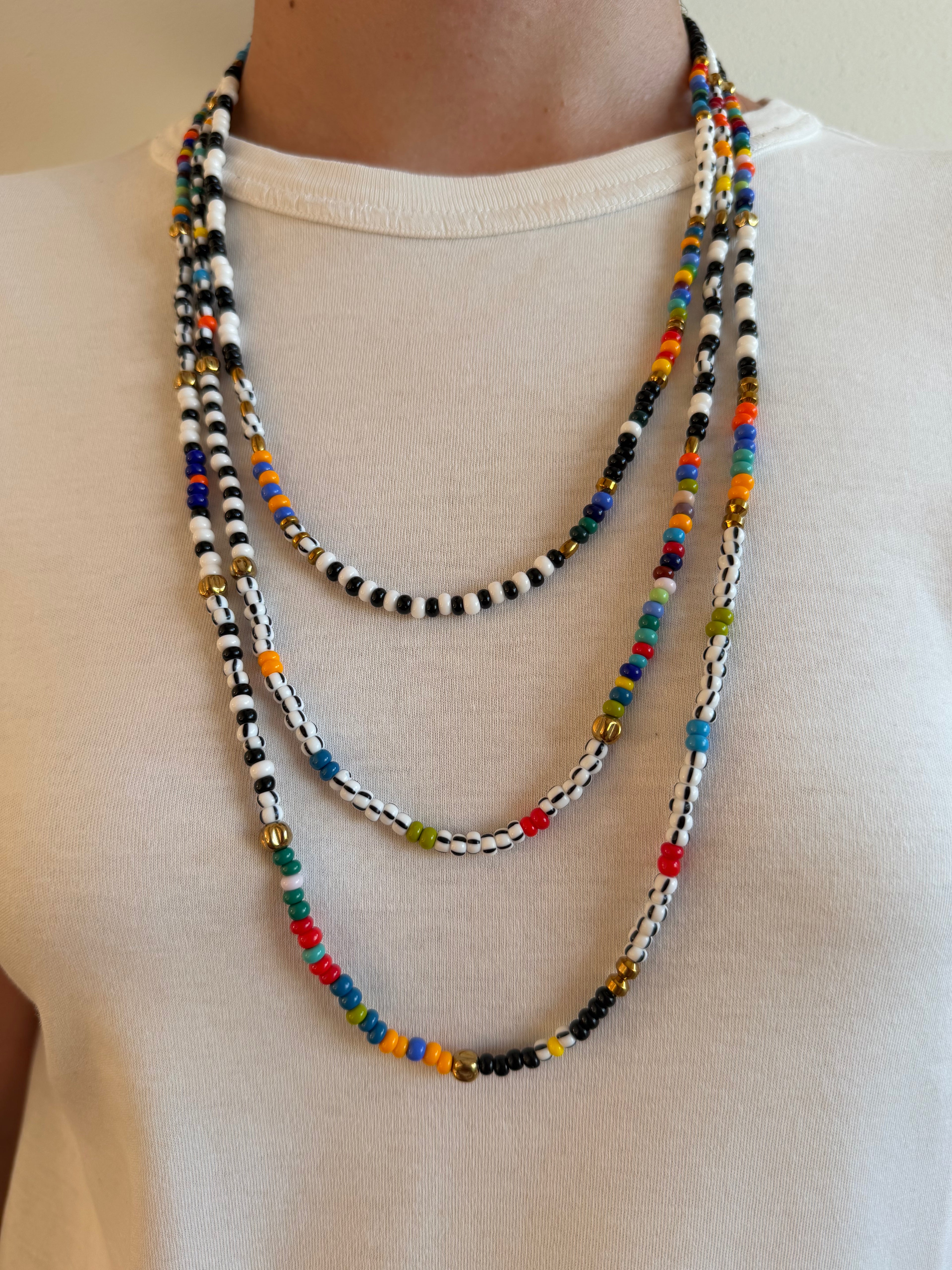Collane black and white con colori multicolor (2) 🥕🦩🐥🫐🍒🐬🌵