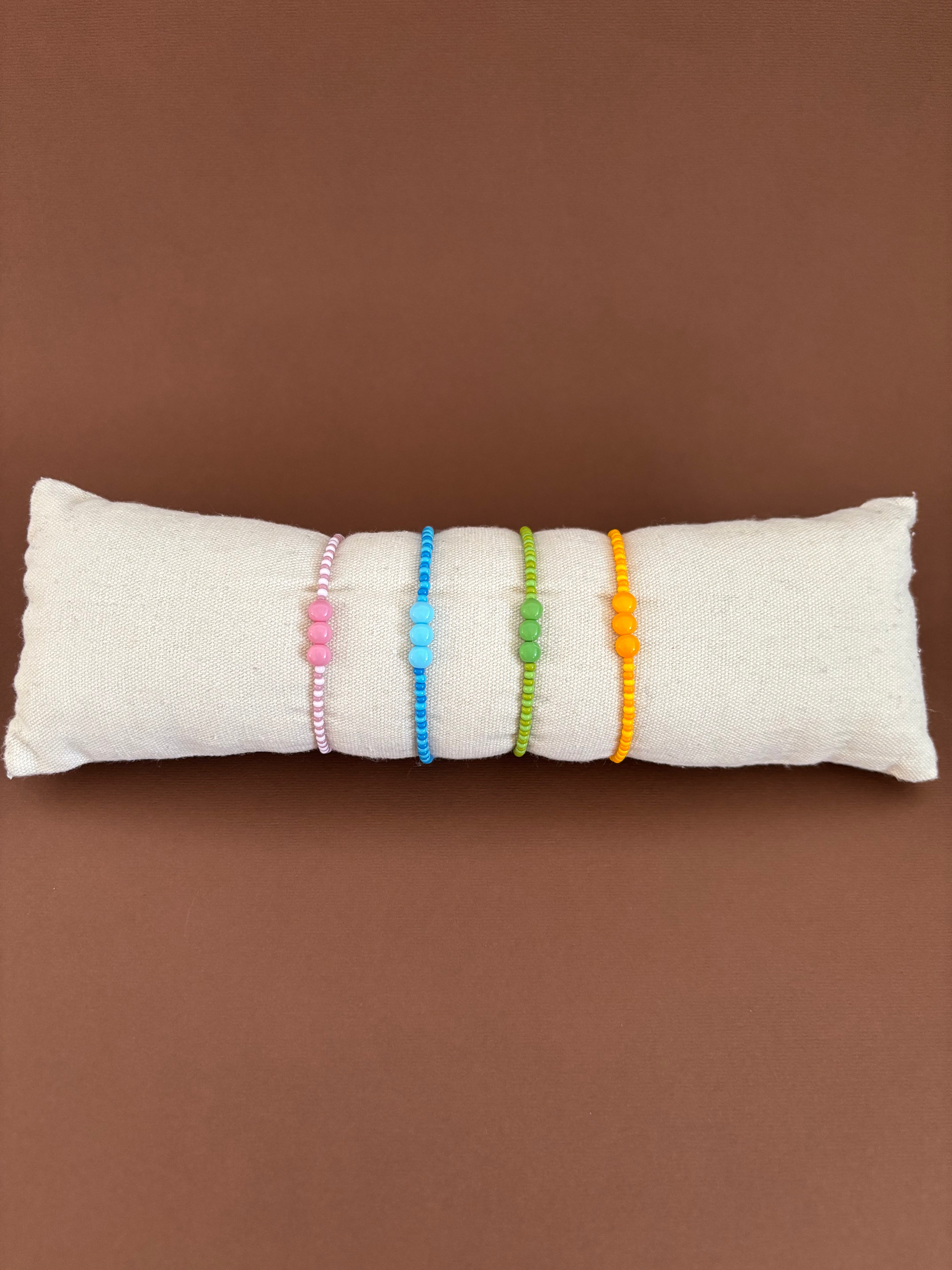 Braccialetto con tre sfere colorate